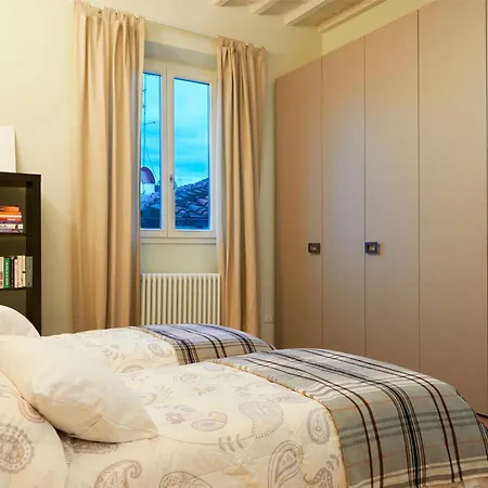 Ponte Vecchio Flat Overlooking Piazza Della Passera Lägenhet Florens